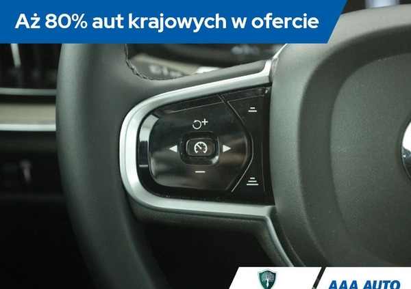 Volvo V60 cena 100001 przebieg: 169643, rok produkcji 2019 z Mikołajki małe 352